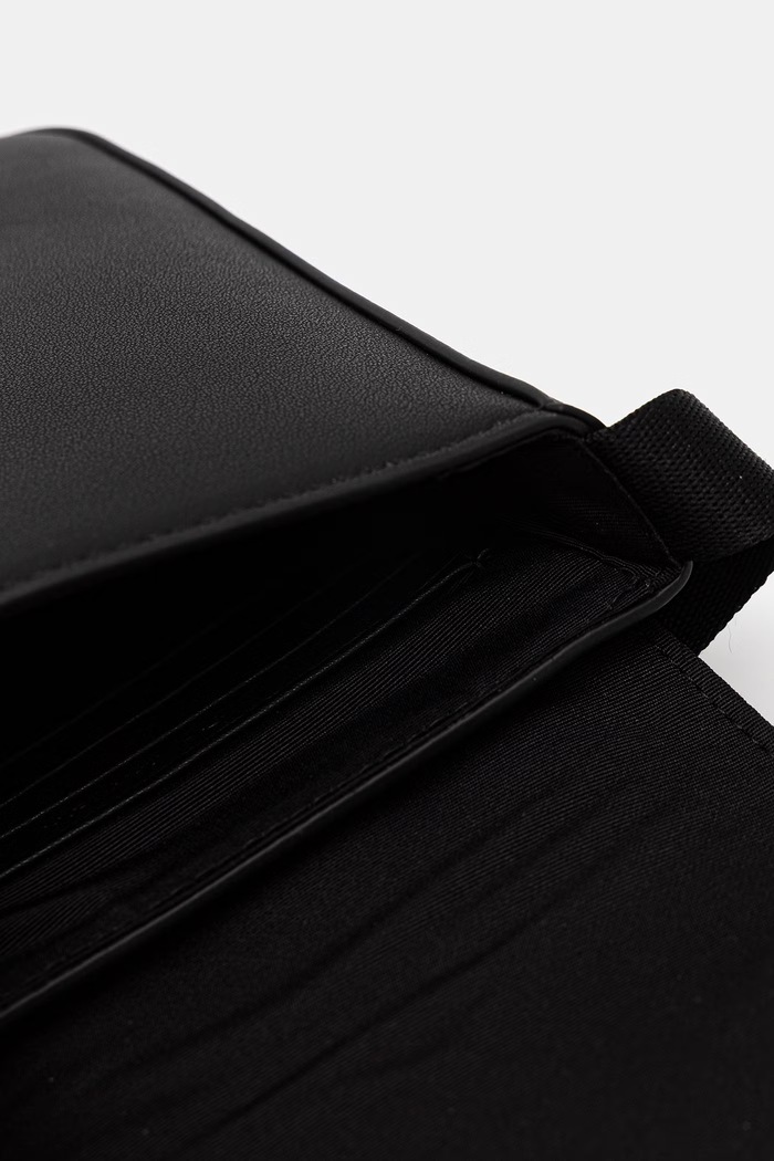 Calvin Klein saszetka męska z imitacji skóry LV04D1226G czarny