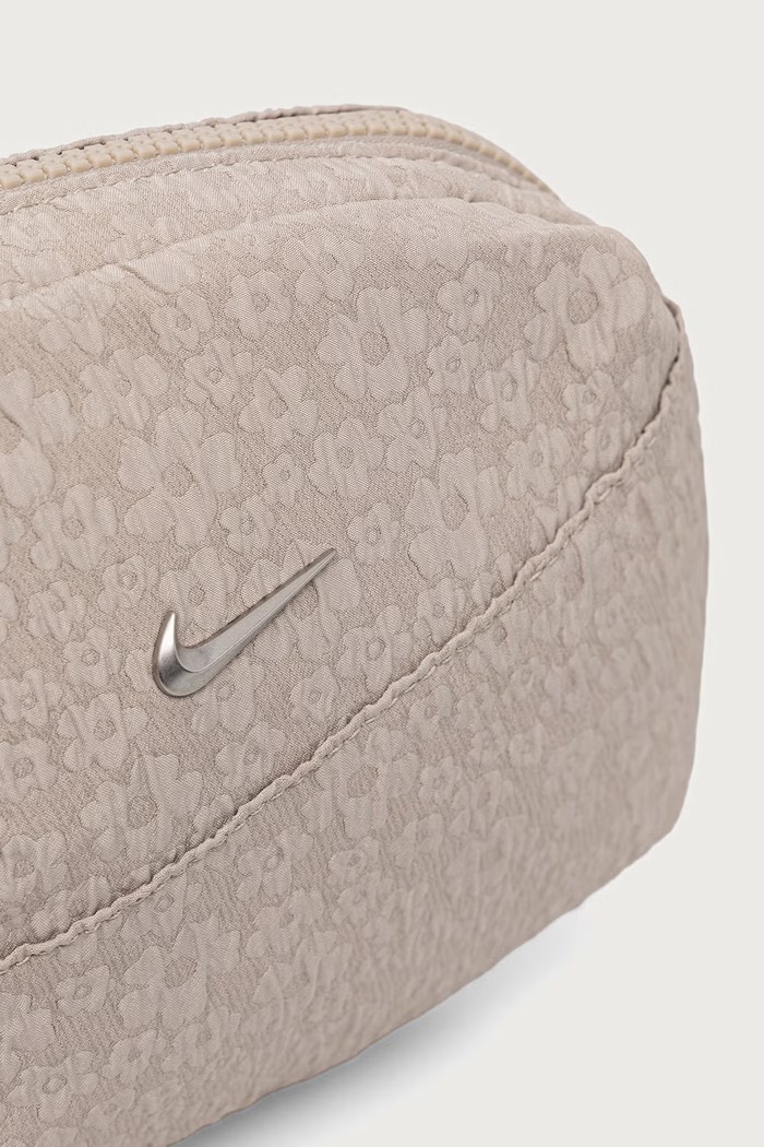 Nerka na pas Aura 2L Nike Sportswear IR0861.236 beżowy