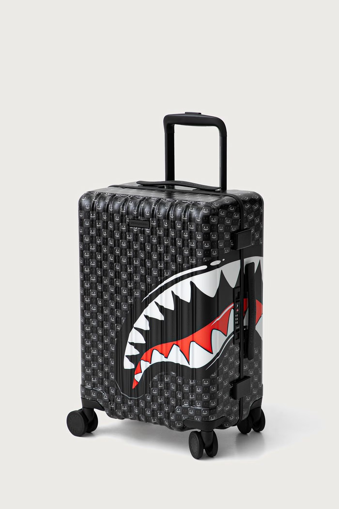 Sprayground Walizka twarda SHARKS IN PARIS 910CL328NSZ czarny AW26