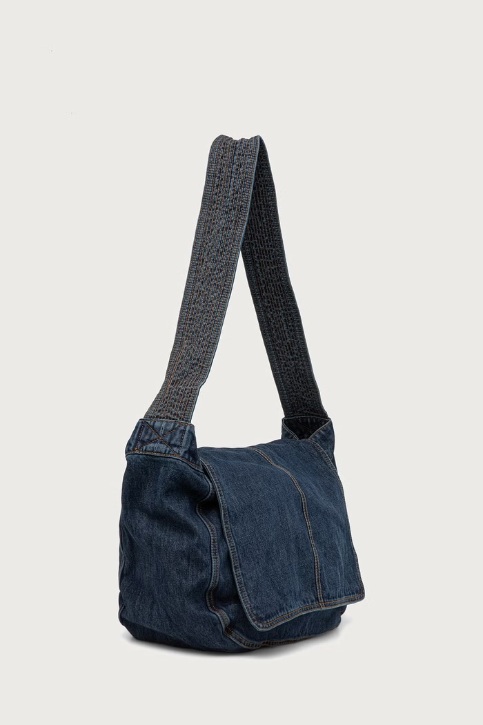 Levi's torba jeansowa OLIVER MAIL BAG 007XY niebieski AW26