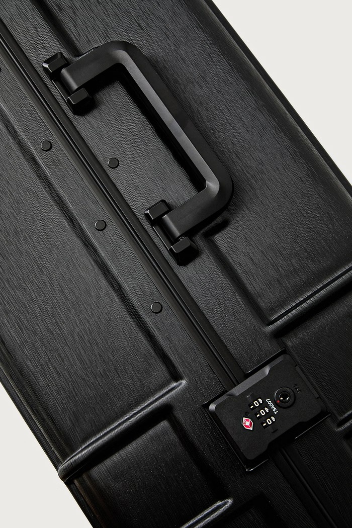 Eastpak твердый чемодан чёрный EK0A5BJG4Z51