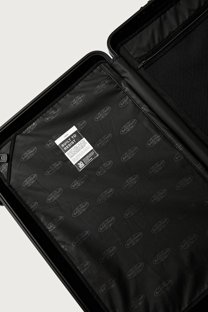 Eastpak твердый чемодан EK0A5BJG4Z51 чёрный