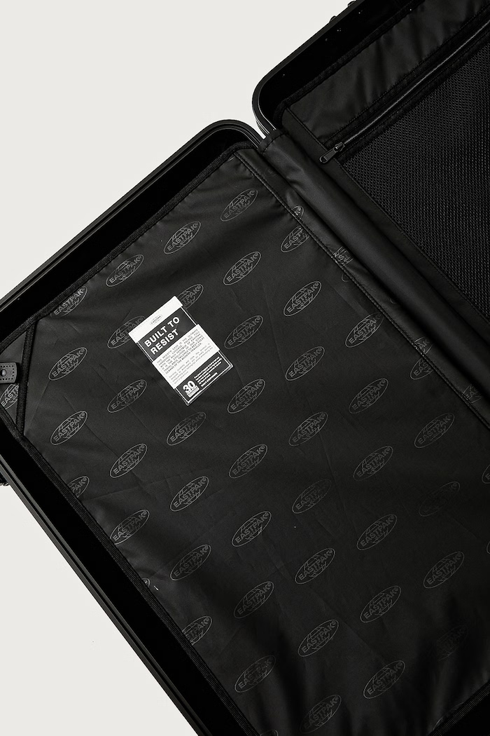 Eastpak твердый чемодан EK0A5BJG4Z51 чёрный