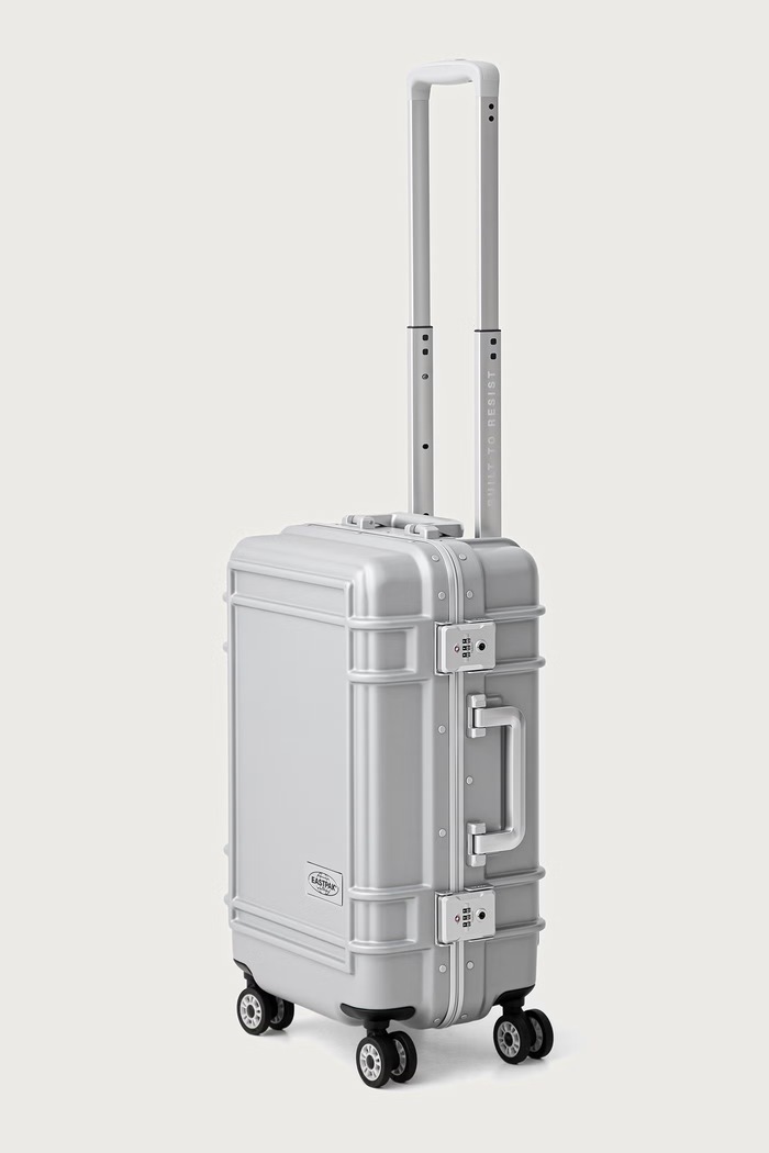 Eastpak чемодан EK0A5BJEC0J1 серебрянный AW26