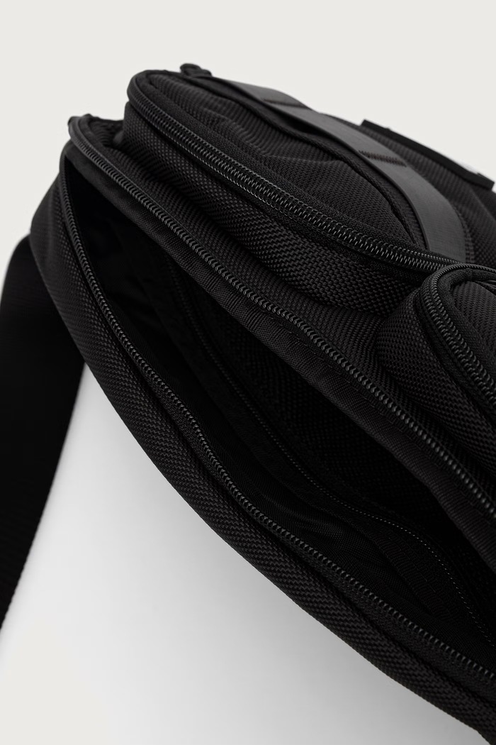 Under Armour nerka Triumph 6011286 czarny