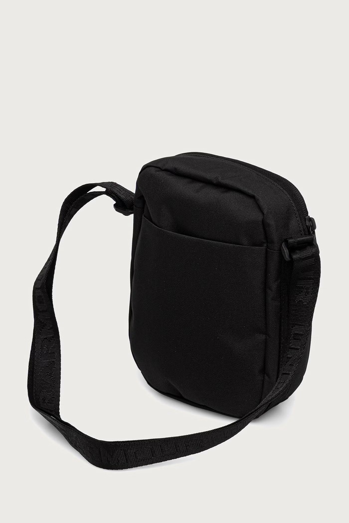 Akcesoria Under Armour saszetka Essential 6011276 czarny