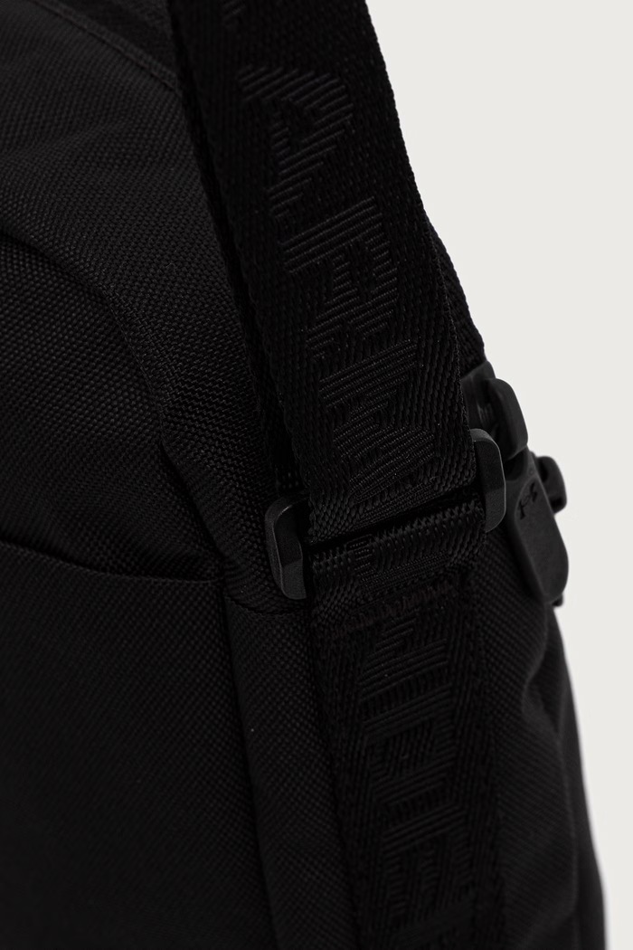 Under Armour saszetka Essential czarny 6011276