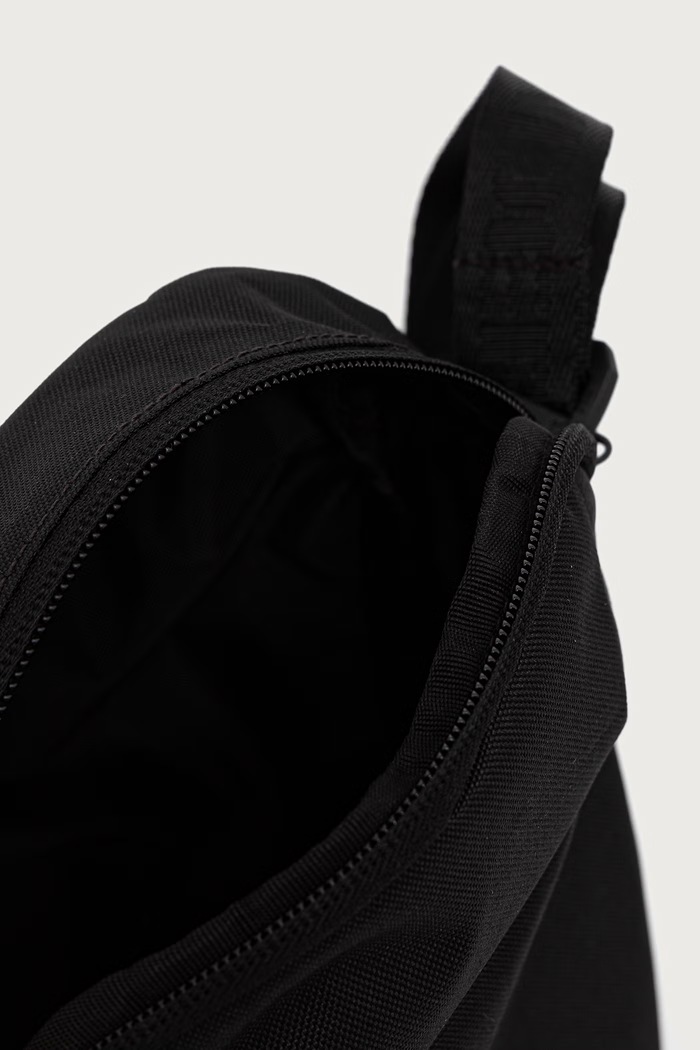 Under Armour saszetka Essential 6011276 czarny