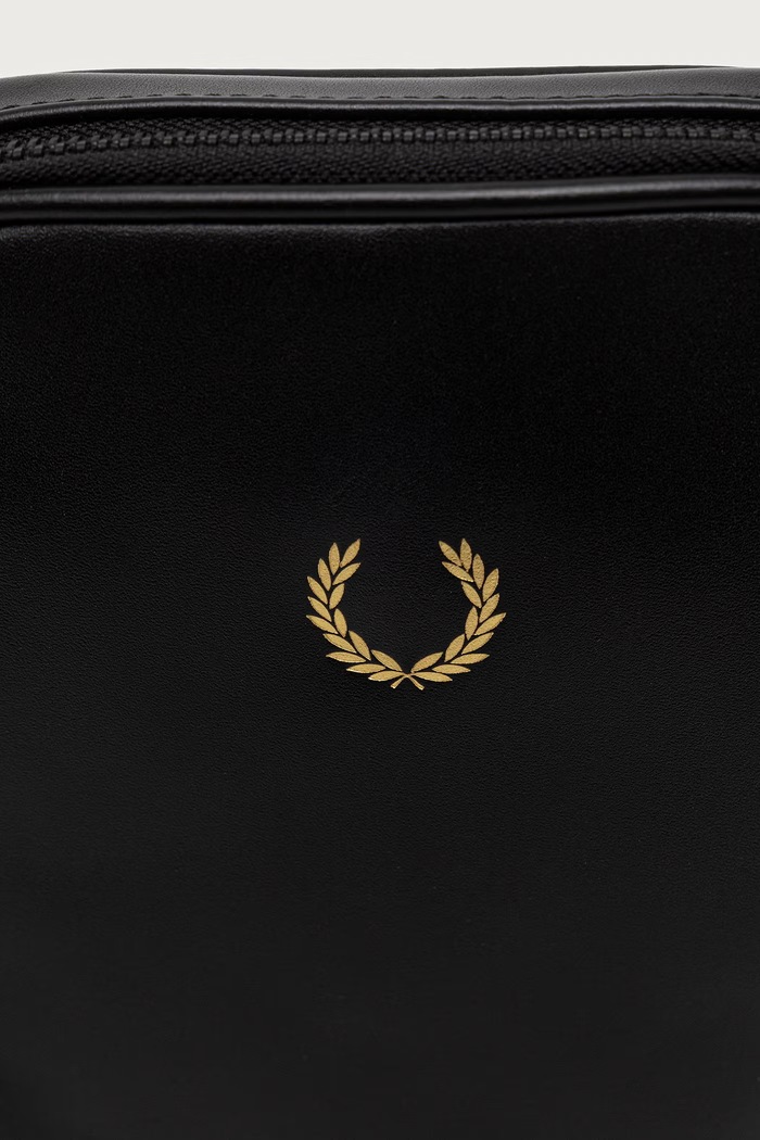 Saszetka skórzana Fred Perry L3348.102 czarny