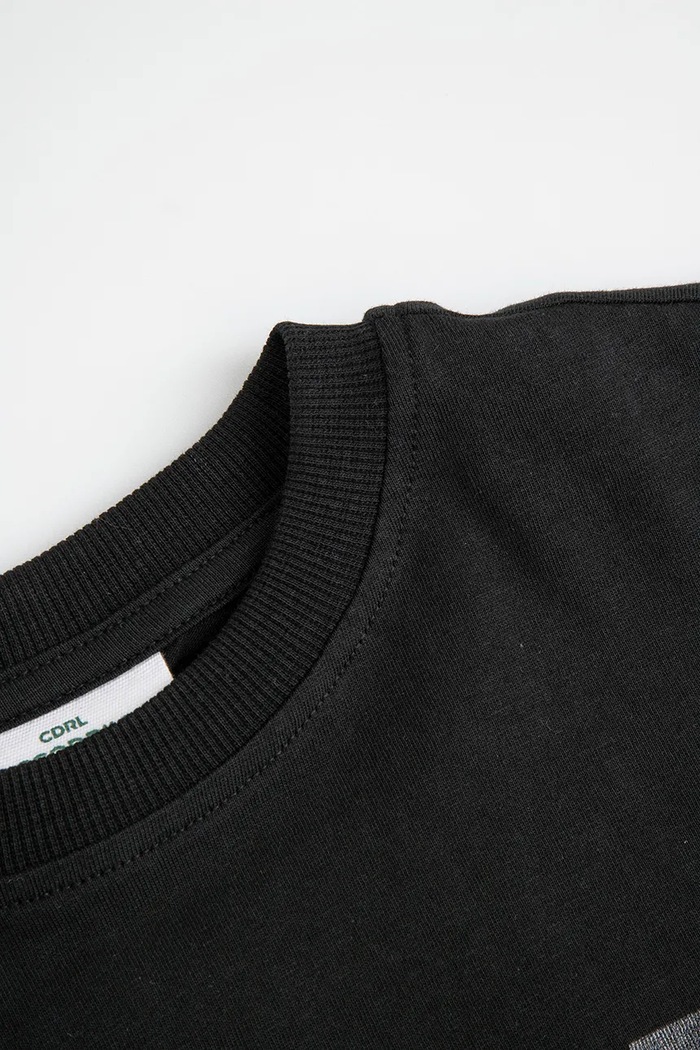 T-shirt oversize dziecięcy bawełniany Coccodrillo ZC6143202GBJ czarny