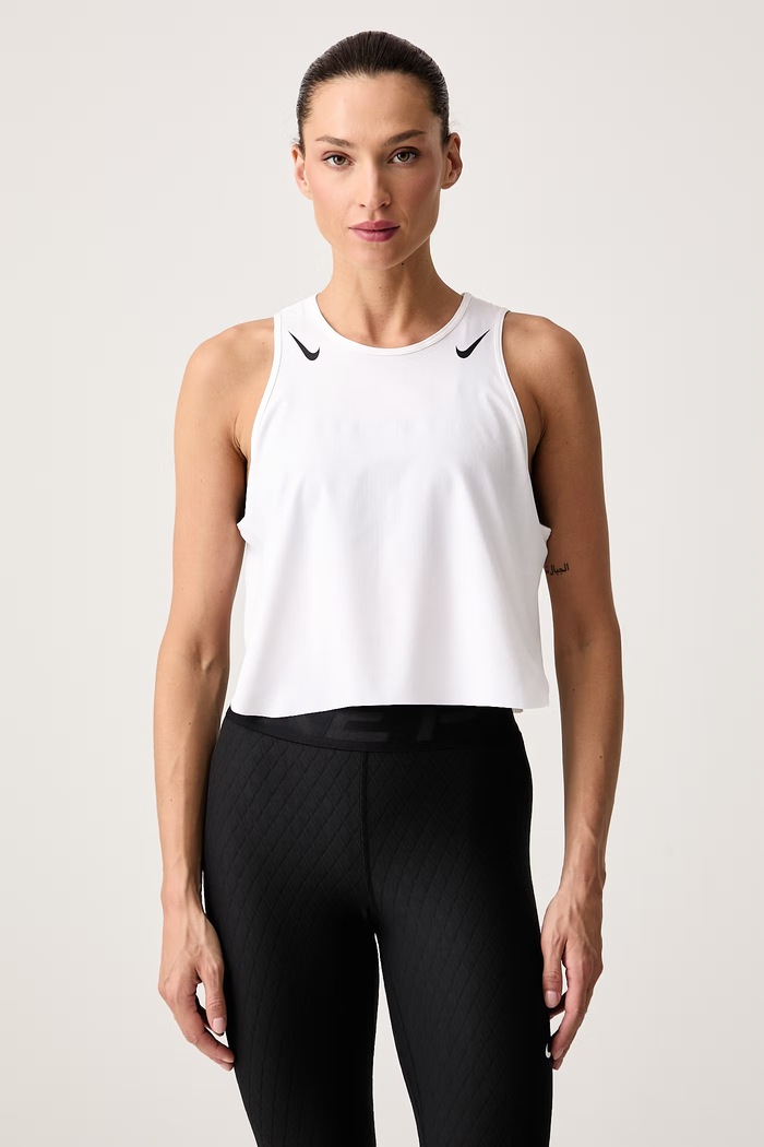 Nike Top sportowy damski AeroSwift Dri-FIT ADV beżowy FN2713.100