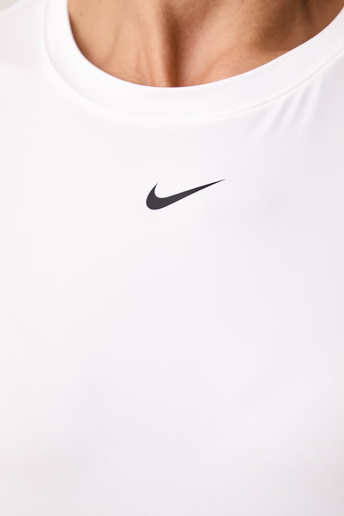 T-shirt treningowy damski Nike One Classic Dri-FIT Nike biały FN2798.101