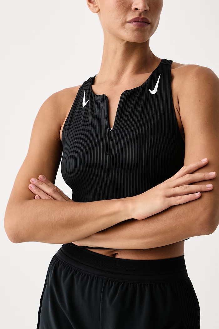 Top sportowy damski AeroSwift Dri-FIT ADV Nike IM7561.010 czarny