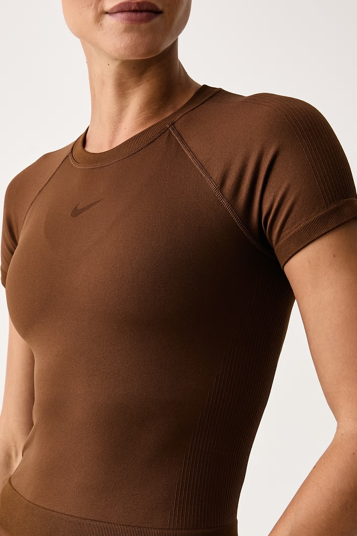T-shirt treningowy damski Nike Pro Seamless Dri-FIT Nike IM9972.259 brązowy