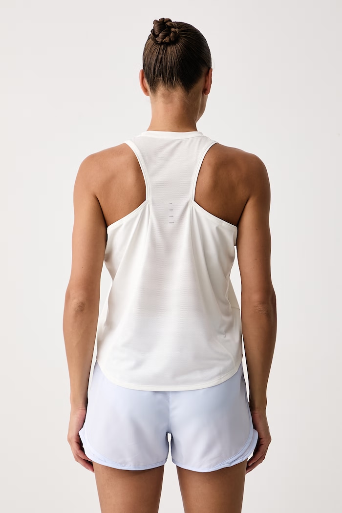 Odzież Nike Top sportowy damski Swift Dri-FIT IU1033.133 beżowy