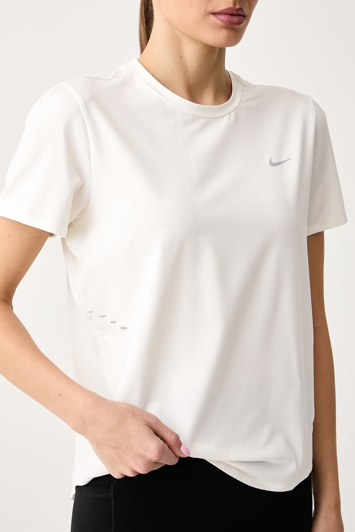 T-shirt do biegania damski Swift Dri-FIT Nike IU1052.133 beżowy