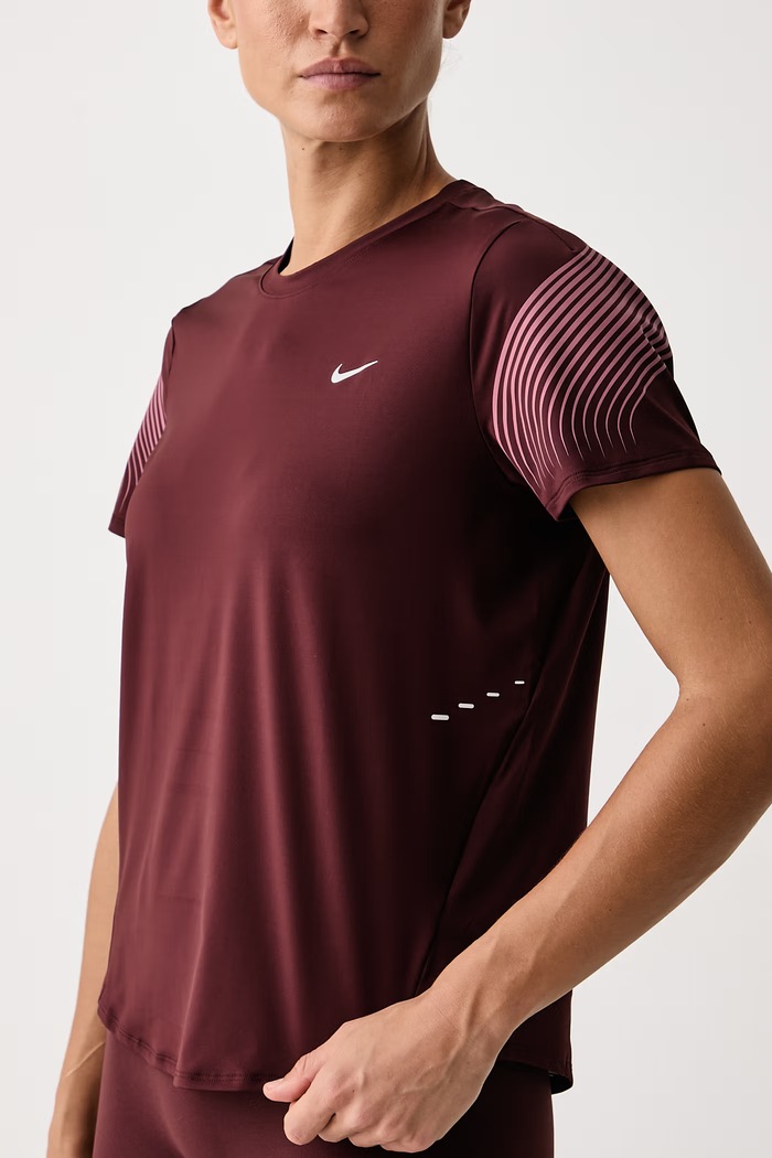 T-shirt do biegania Swift Flash Dri-FIT Nike IM8013.658 brązowy