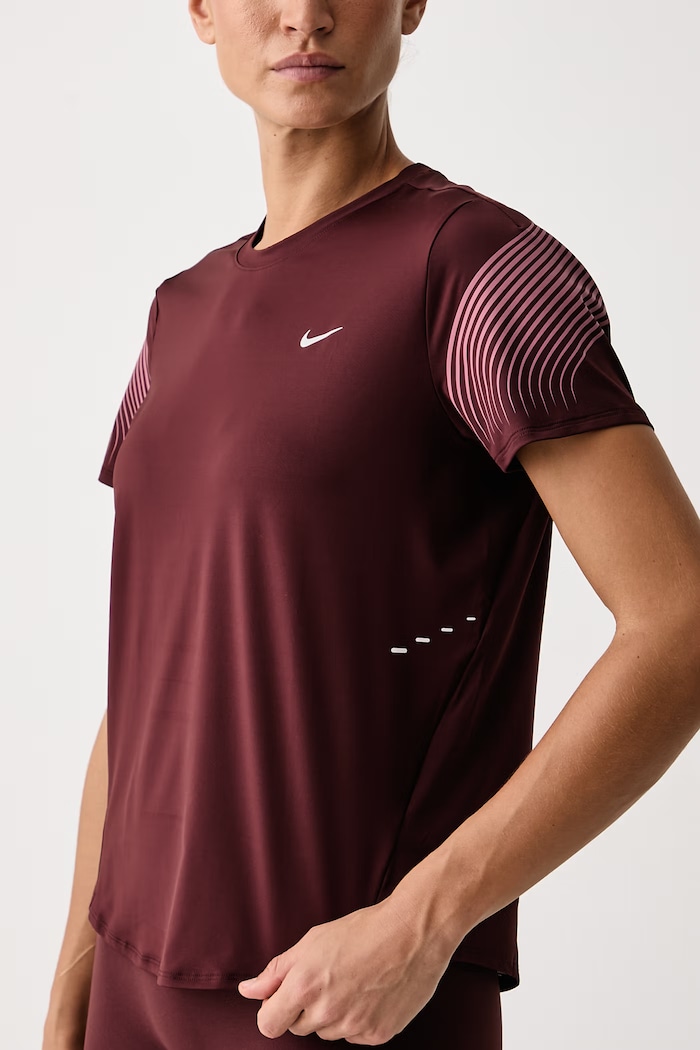 T-shirt do biegania Swift Flash Dri-FIT Nike IM8013.658 brązowy