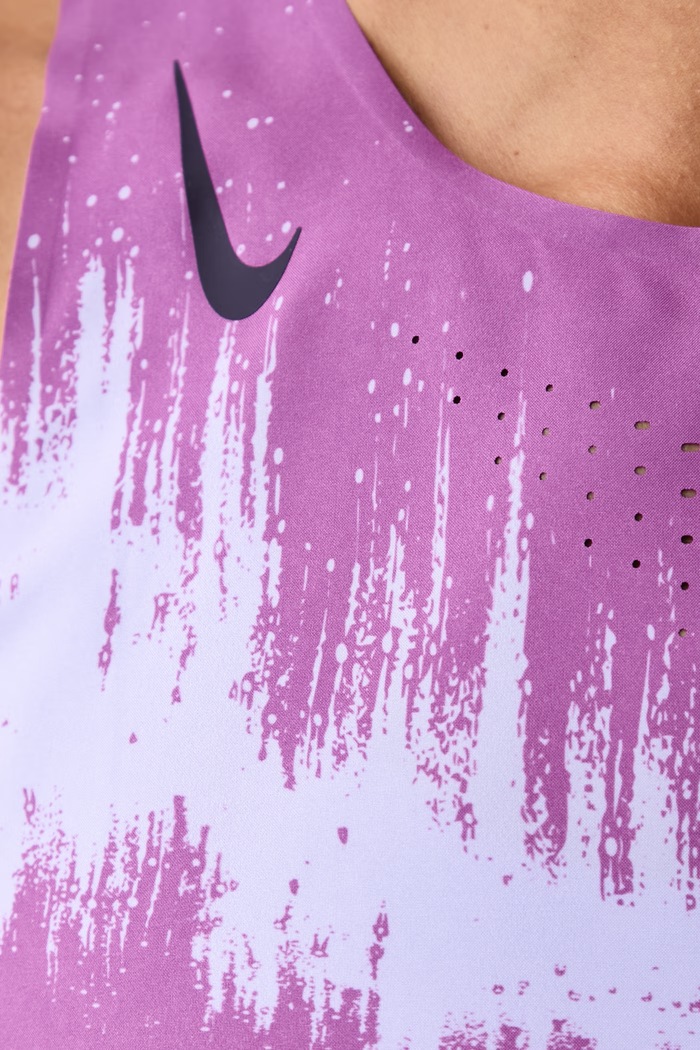 Top sportowy damski AeroSwift Dri-FIT ADV Nike różowy IO1724.551