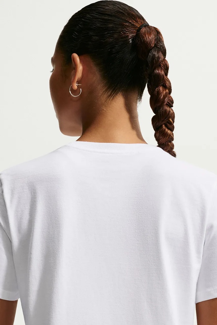 T-shirt basic damski z bawełną Club Essentials Nike Sportswear biały DX7902.100