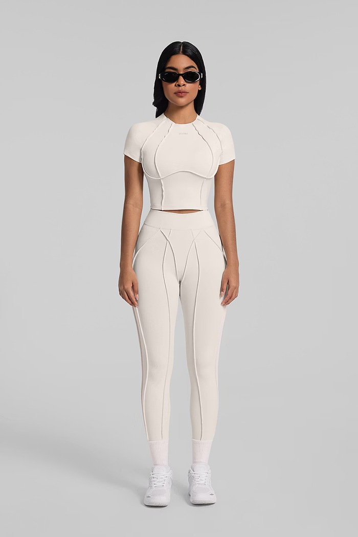 Odzież BetterMe T-shirt sportowy damski Contour Stitch Crop TSH00005 beżowy