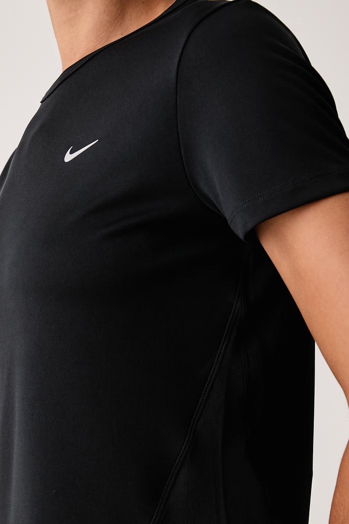T-shirt sportowy damski Tempo Dri-FIT Nike HQ0648.010 czarny