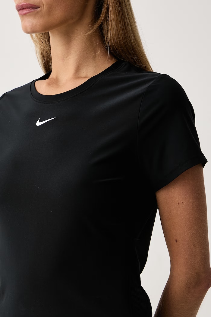 Športové tričko dámske Victory Dri-FIT Nike IB3776.010 čierna
