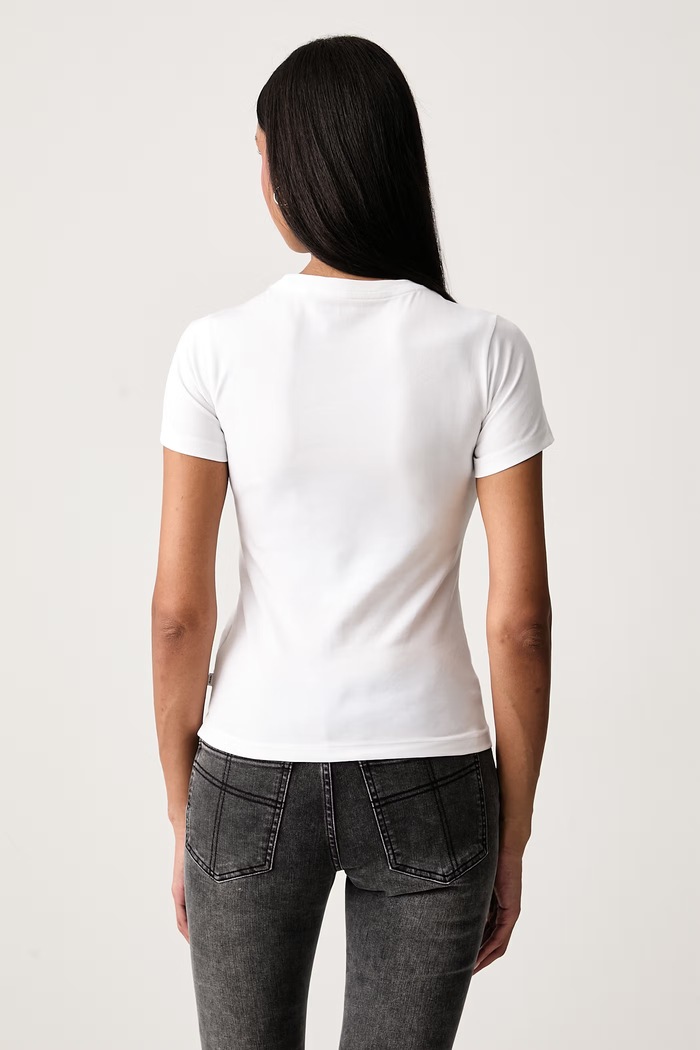 Odzież Guess Jeans T-shirt damski bawełniany z elastanem W6BI14.K5598 biały