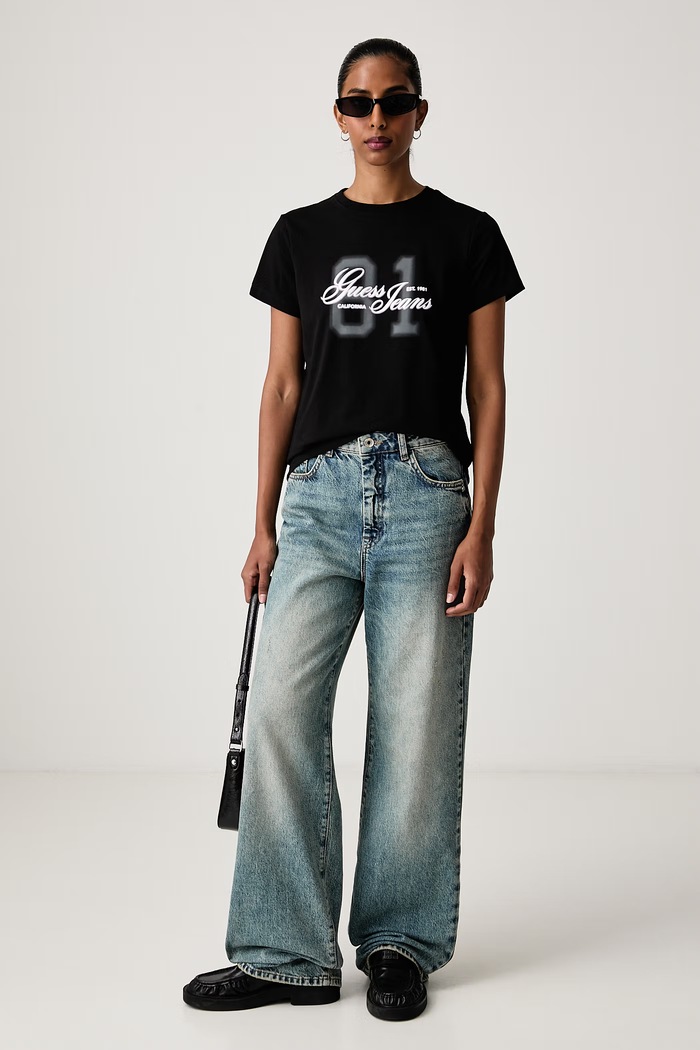 Guess Jeans T-shirt damski z bawełną W6BI07.K5305 czarny AW26