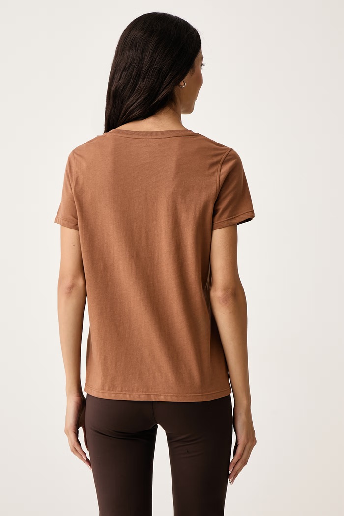 Odzież DKNY T-shirt damski z bawełną DP6T1830 brązowy