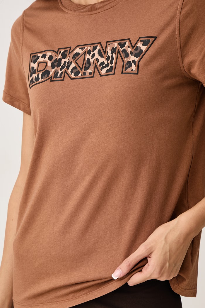 T-shirt damski z bawełną DKNY DP6T1830 brązowy
