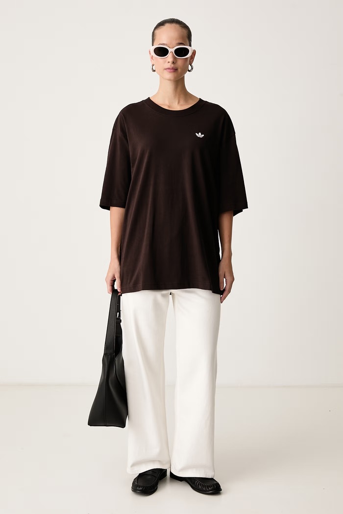 adidas Originals T-shirt damski bawełniany Essentials Boyfriend LL0396 brązowy AW26