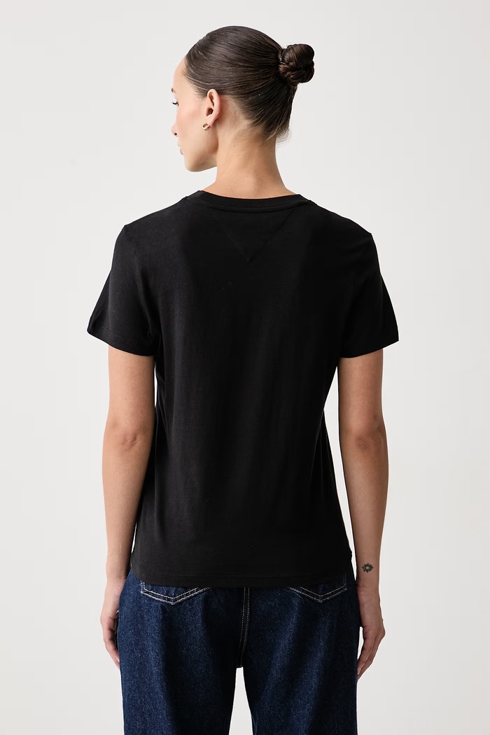 Odzież Tommy Jeans T-shirt damski z bawełną DW0DW23527 czarny