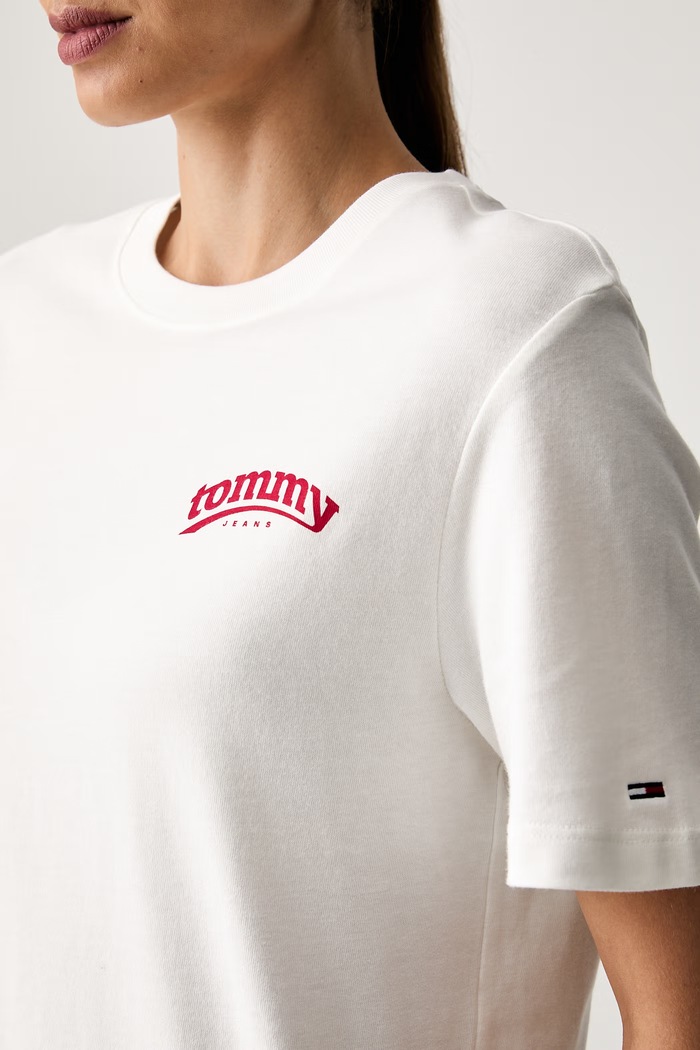 Tommy Jeans kratka majica ženska bombažna DW0DW23526 bela