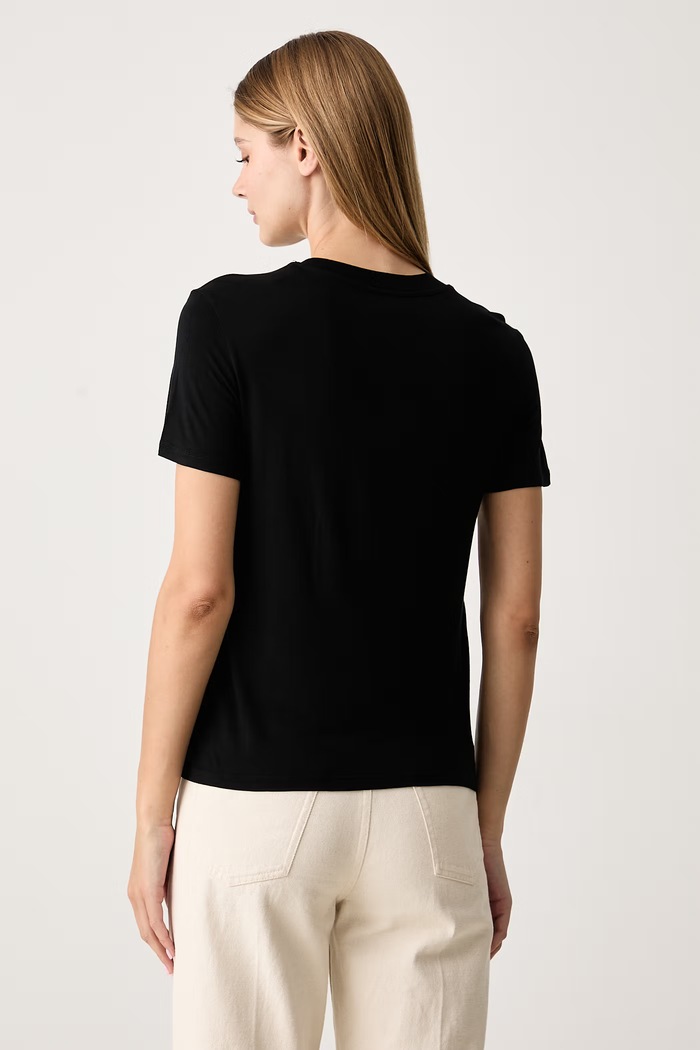 Armani Exchange Majica za žene od viskoze XW002773.AF26303 crna AW26