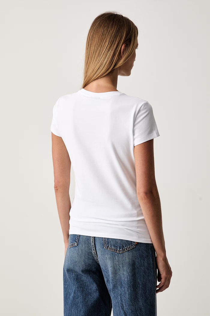 Oblačila Armani Exchange osnovna kratka majica ženska bombažna z elastanom XW002743.AF23955 bela
