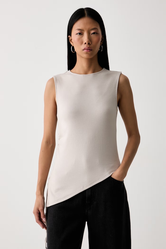 Levi's top damski z bawełną ALILA ASYMMETRICAL SL beżowy 0086N