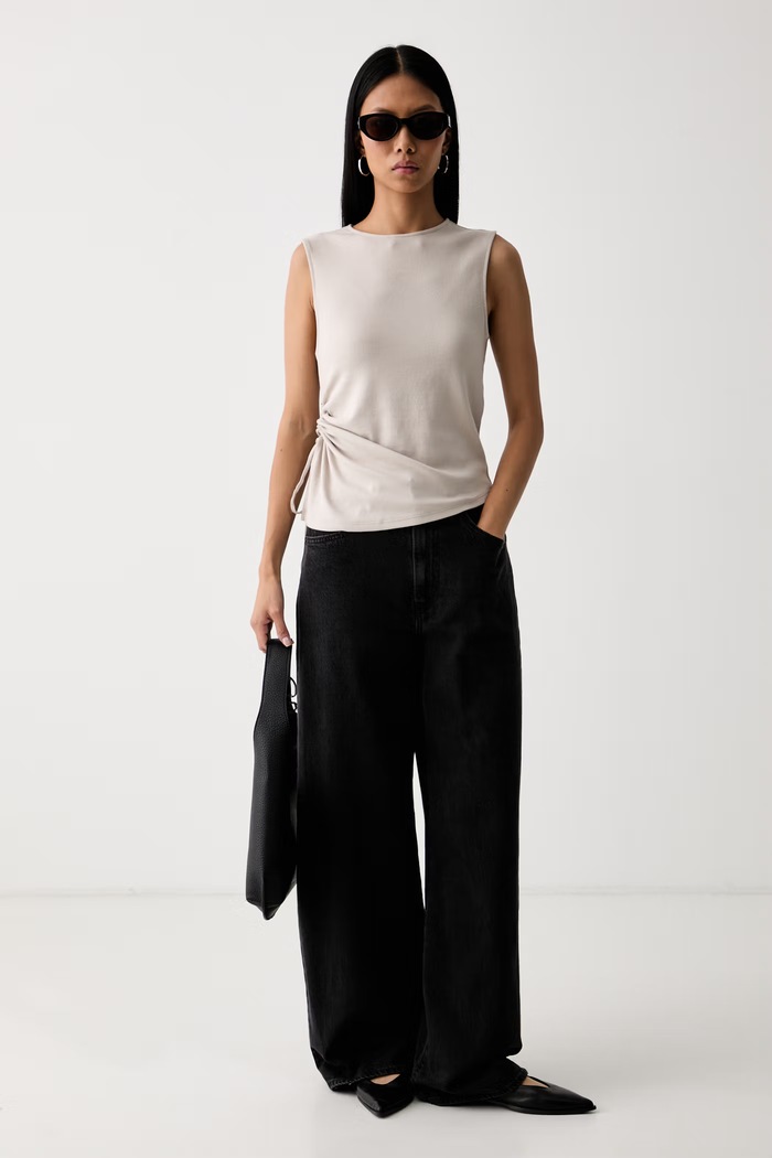 Levi's top damski z bawełną ALILA ASYMMETRICAL SL 0086N beżowy AW26