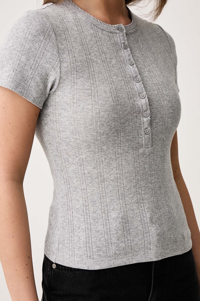 Majica za žene od pamuka s elastanom DRY GOODS POINTELLE SS HENLEY Levi's 0086J siva