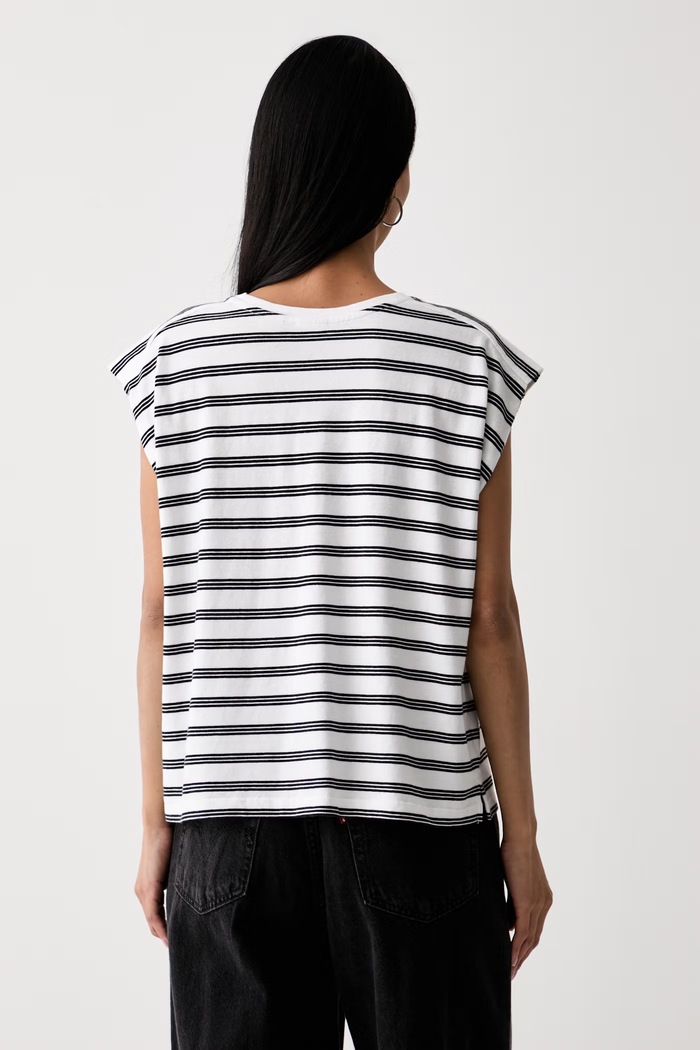 Odzież Levi's top damski bawełniany PLEATED MUSCLE TANK 0085U biały