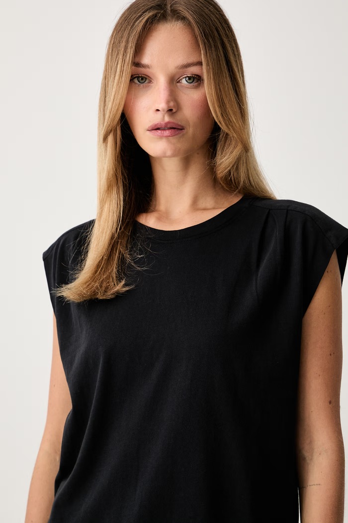 Levi's top za žene od pamuka PLEATED MUSCLE TANK crna 0085U