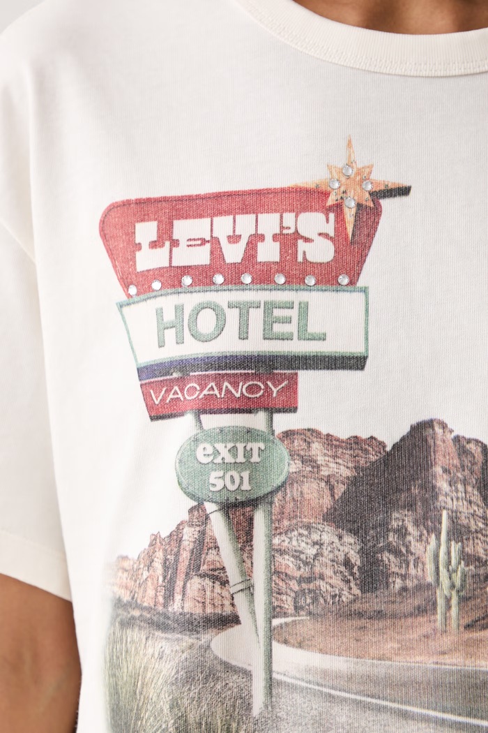 Levi's уголемена тениска дамска от памук GR VINTAGE 005OY бежов