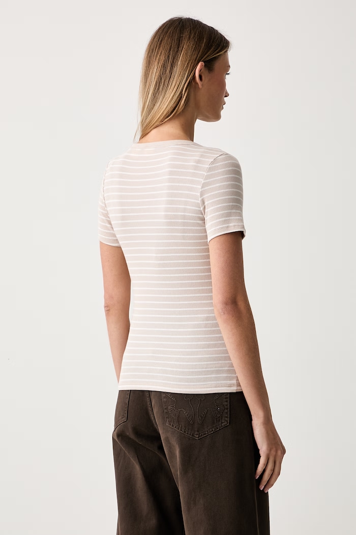 Ρούχα Levi's t-shirt γυναικείο βαμβακερό με ελαστάν HAYES 001J3 μπεζ
