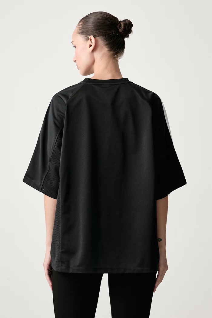 Одяг adidas Originals Футболка жіноча LE8312 чорний