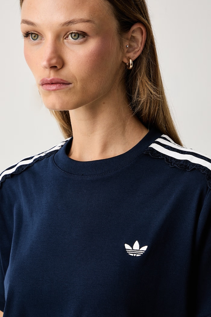 adidas Originals T-shirt damski bawełniany z elastanem Lace Injection granatowy LG4264