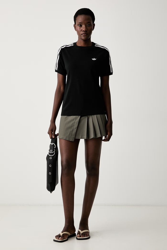 adidas Originals футболка жіноча бавовняна з еластаном Lace Injection LG4263 чорний AW26