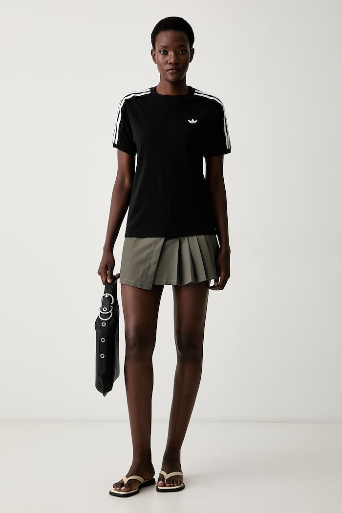 adidas Originals футболка жіноча бавовняна з еластаном Lace Injection LG4263 чорний AW26