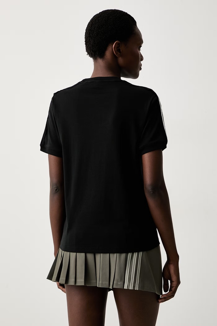 Одяг adidas Originals футболка жіноча бавовняна з еластаном Lace Injection LG4263 чорний