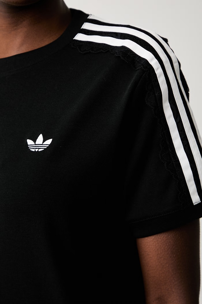 adidas Originals T-shirt damski bawełniany z elastanem Lace Injection LG4263 czarny AW26