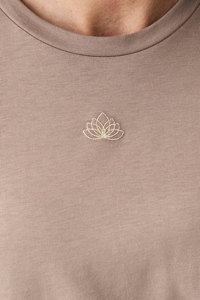 EA7 Emporio Armani T-shirt treningowy damski bawełniany AF21060.7W001345 brązowy